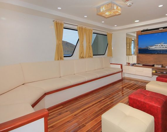 Grand Queen Beatriz Galapagos Cruise lounge
