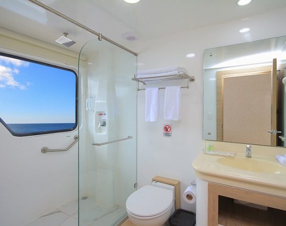 Grand Queen Beatriz Galapagos Cruise bathroom
