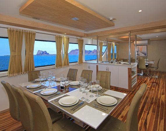 Grand Queen Beatriz Galapagos Cruise dining
